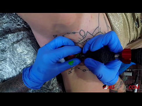 ❤️ E dashura jashtëzakonisht e bërë me tatuazhe, Sully Savage, bëri një tatuazh në klitorisin e saj ❤️ Kurrëza në sq.vbdsm.ru ❌❤